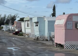 a row of tiny houses sitting next to each other