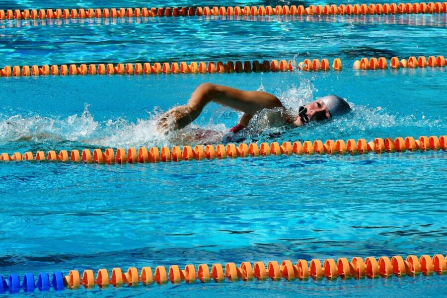 a man swimming in a swimming pool
