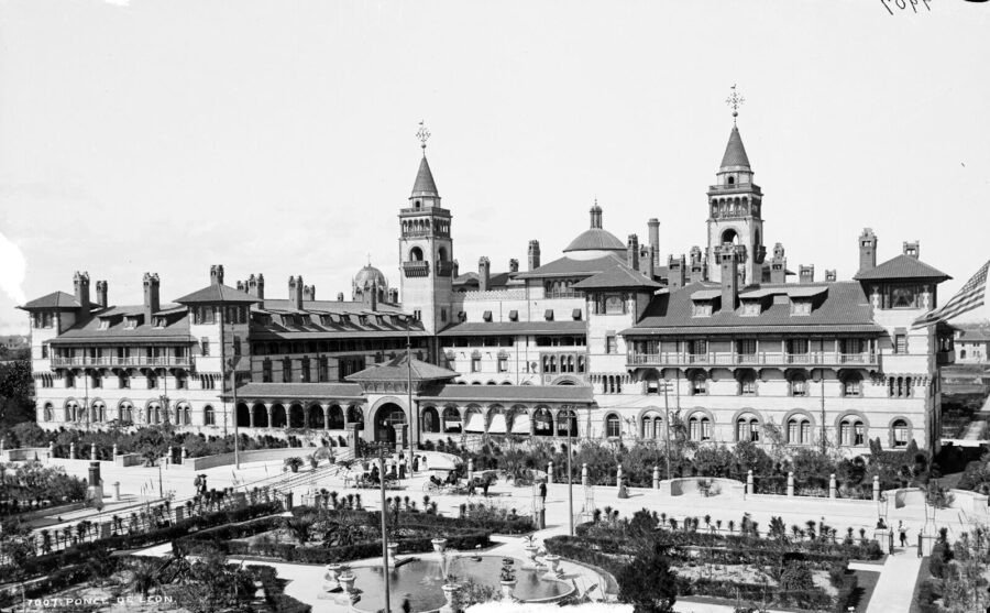 a black and white photo of a large building
