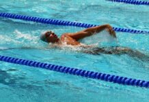 a man swimming in a swimming pool
