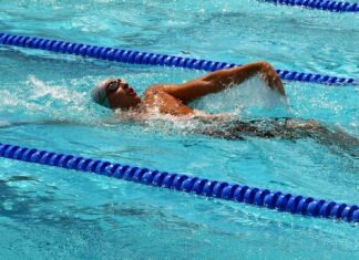 a man swimming in a swimming pool
