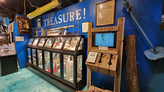 HDM treasure exhibit Large a museum filled with lots of different types of items