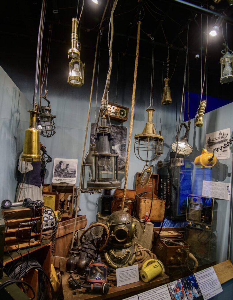 a room filled with lots of different types of items