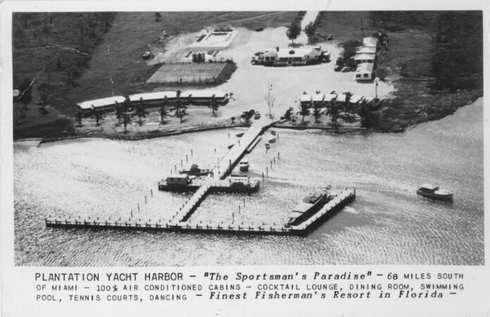 a black and white photo of a harbor