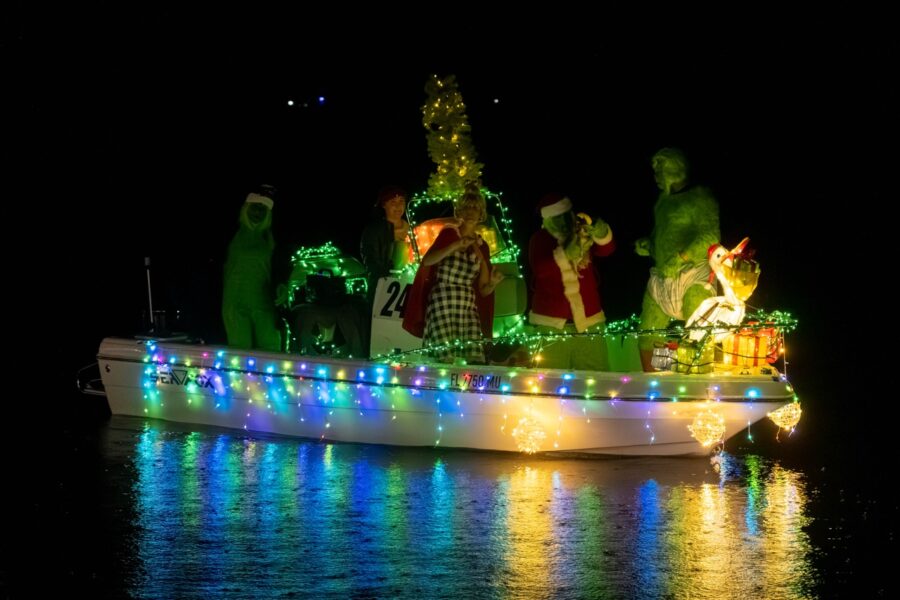 a boat is decorated with christmas lights and decorations