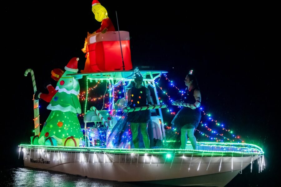 a boat is decorated with christmas lights and decorations