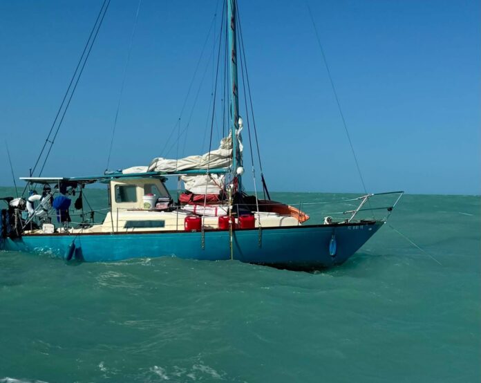 CG rescue a small sailboat in the middle of the ocean