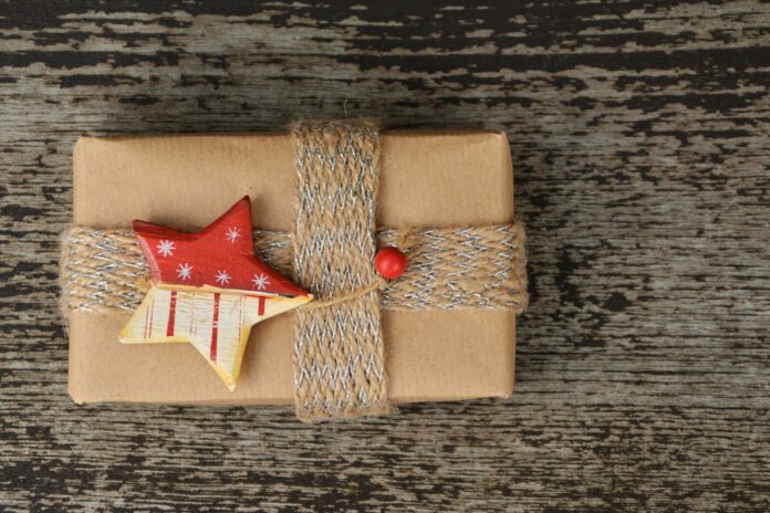 gift-1760899 a present wrapped in brown paper with a star decoration