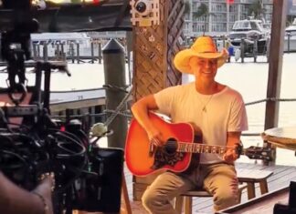 KENNY CHESNEY GETS COMFORTABLE IN KEY WEST