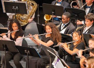 IN PICTURES: DOLPHIN MUSICIANS SHOWCASE THEIR SKILLS IN SPRING CONCERT