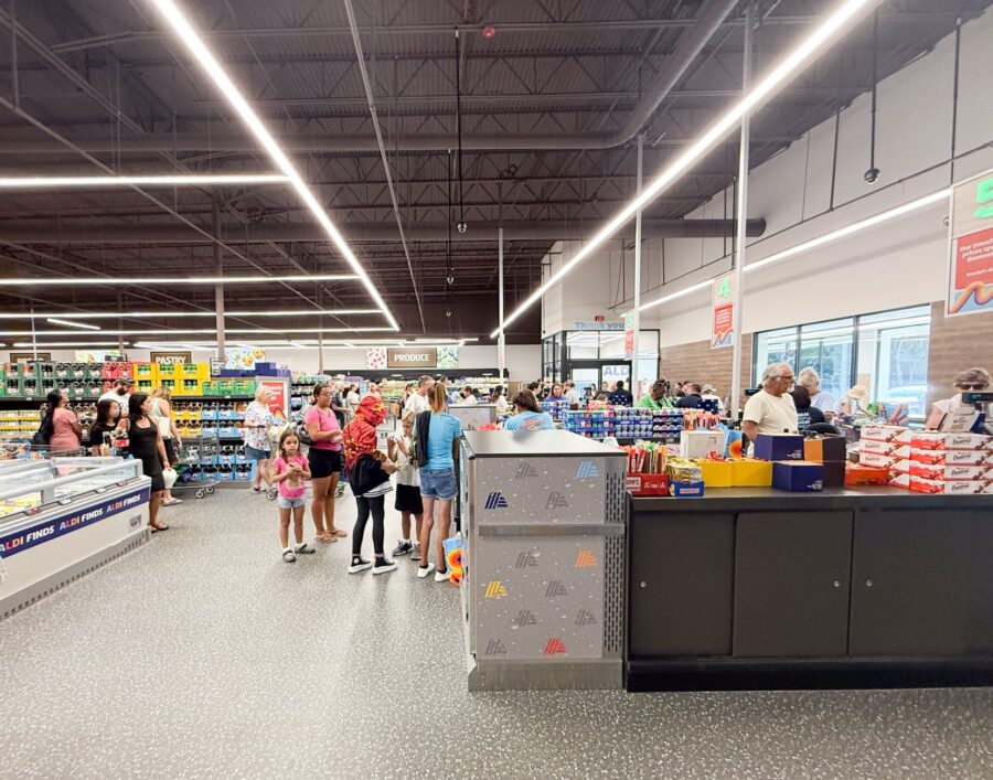 Shoppers flood new Aldi store in Key Largo